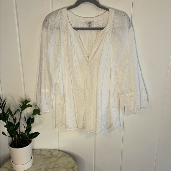 Crown & Ivy Embroidered Peasant Blouse White Sand Dollars - Picture 1 of 9